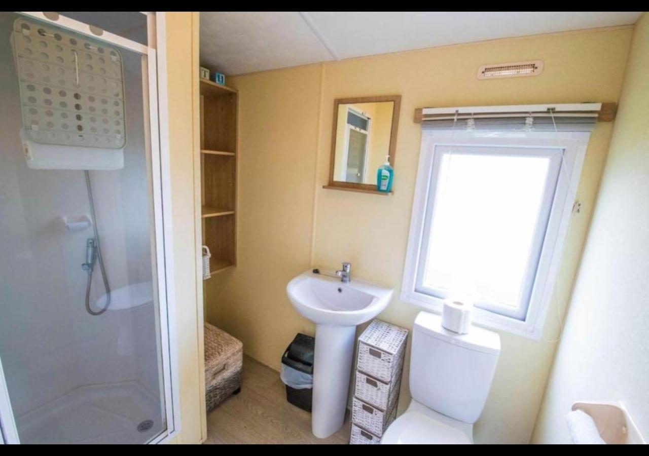 Sbl70 - Camber Sands Holiday Park - Sleeps 8 - Close Swimming Pools And Facilities - Private Parking Exterior foto