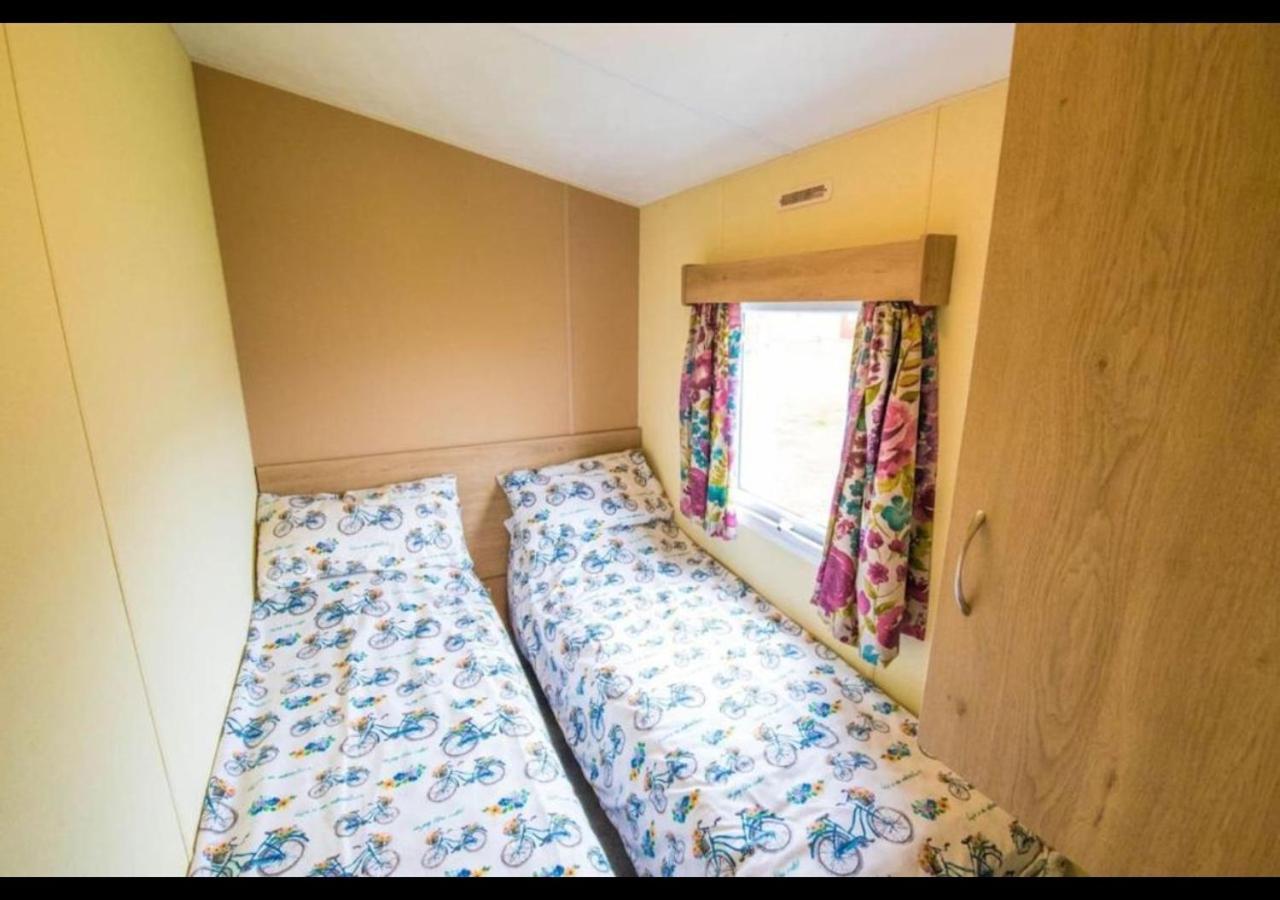 Sbl70 - Camber Sands Holiday Park - Sleeps 8 - Close Swimming Pools And Facilities - Private Parking Exterior foto